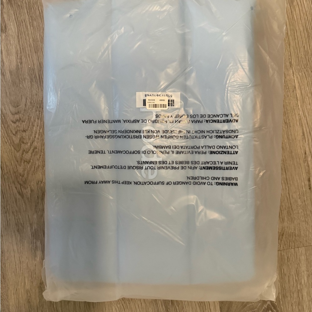 RHODE Sugarberry Bubble Bag MECCA exclusive - Picture 3 of 4